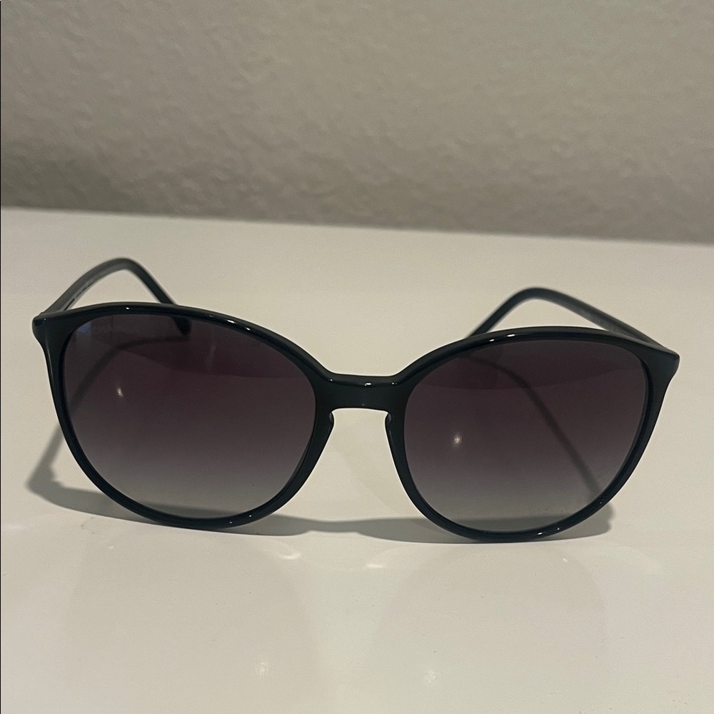CHANEL Black CH5278 Sunglasses - Picture 2 of 7